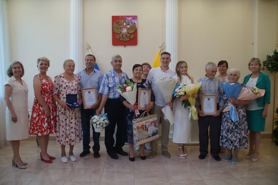 Праздник, посвящённый Дню семьи, любви и верности, объединил несколько поколений