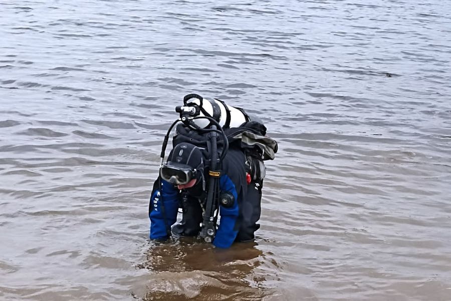 Проведено  водолазное обследование и очистка дна акватории  пляжа