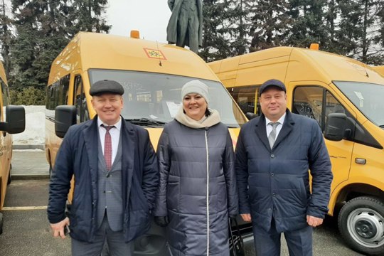МБОУ «Большебуяновская ООШ» получила новый автобус