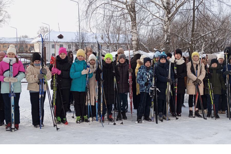 Учащиеся и педагоги МБОУ «СОШ1» г.Шумерля присоединились к Всероссийской массовой лыжной гонке «Лыжня России - 2024»