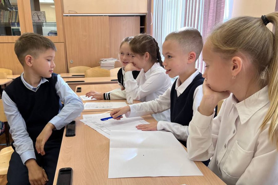 Разговоры о важном: тематические мероприятия в школах  к 30-летию избирательной системы Российской Федерации