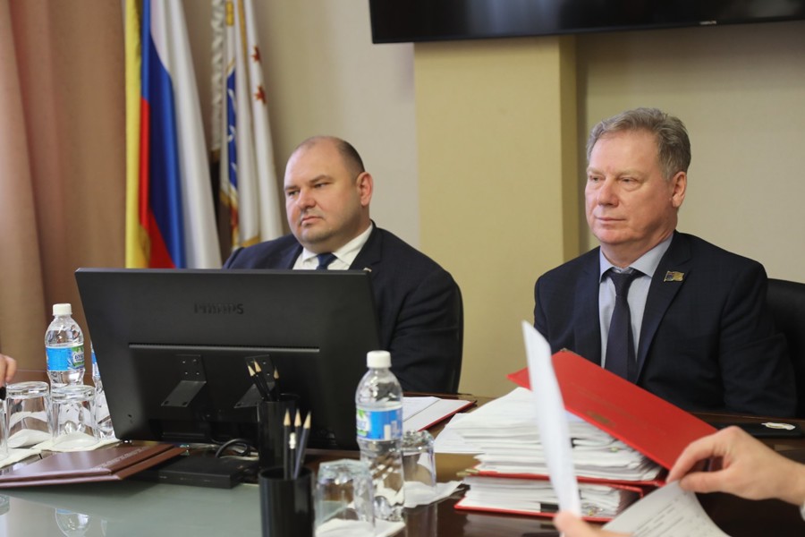 Евгений Кадышев провел заседание Президиума Чебоксарского городского Собрания депутатов