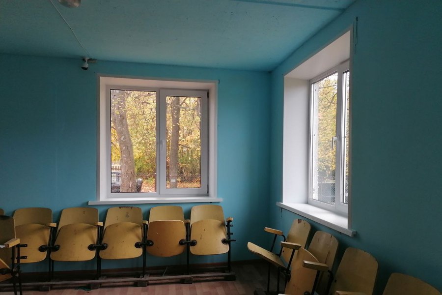 Сегодня ИП Иванов А.М. завершил работы по замене окон и двери в здании «Пункт выдачи книг» в селе Чиганары.