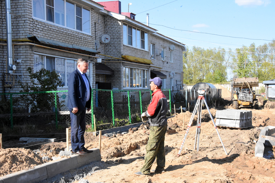 Благоустройство дворовых территории под контролем главы округа Игоря Семёнова