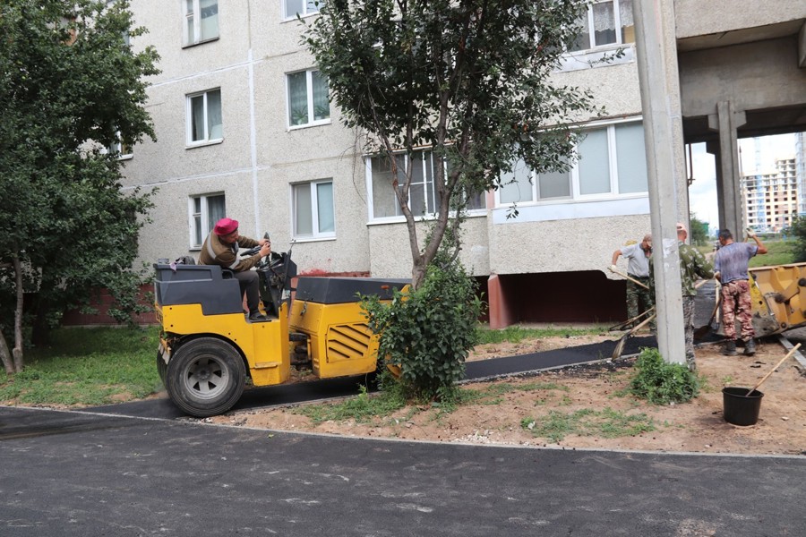 Благодаря нацпроекту «Жилье и городская среда» ежегодно в Новочебоксарске увеличивается количество благоустроенных дворовых территорий