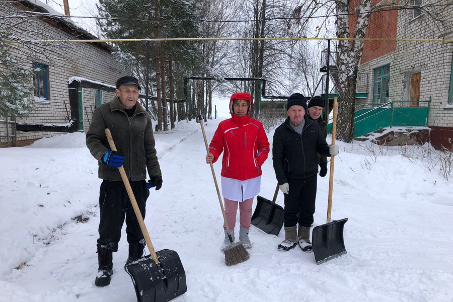 Снежные дни для труда ветеранам не помеха