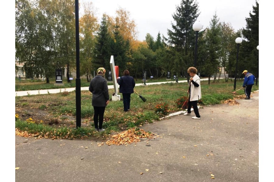 Осенняя уборка территории в Янтиковском ТО