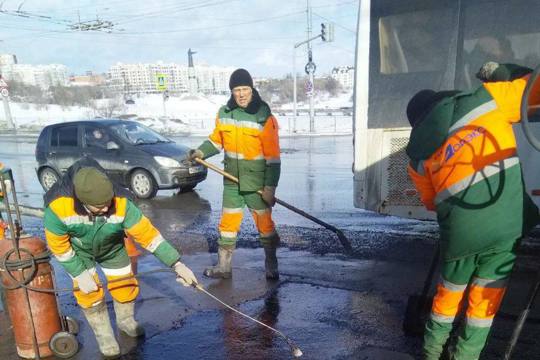 Весна началась с ямочного ремонта