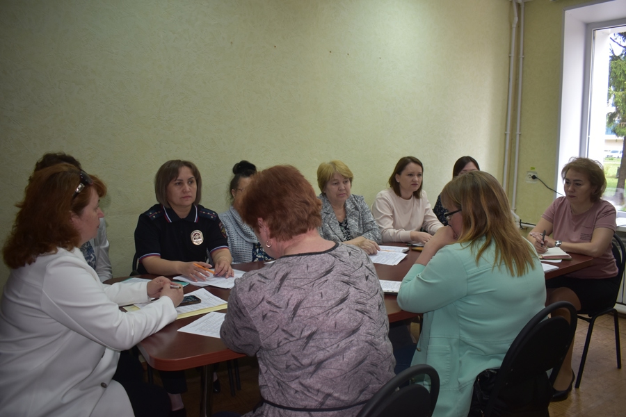 Состоялось очередное заседание Комиссии по делам несовершеннолетних и защите их прав при администрации Ядринского муниципального округа.