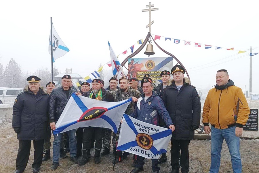 В селе Лащ-Таяба открыли памятник морским пехотинцам