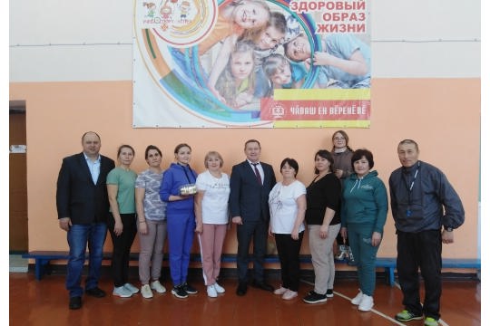 В честь международного женского дня в спортивном зале Большебуяновской ООШ состоялся турнир по волейболу