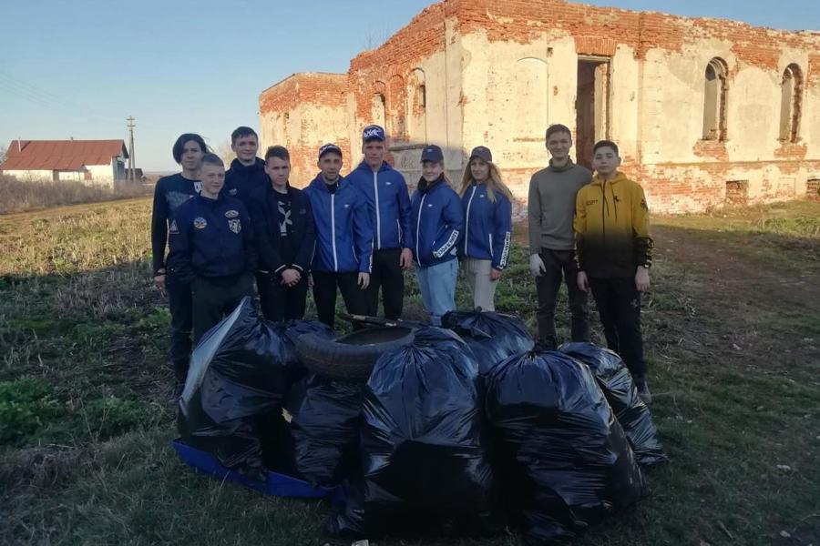 В Алатырском муниципальном округе прошел очередной экологический субботник