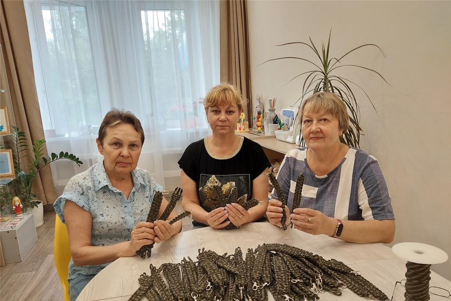 «Серебряные» волонтеры Новочебоксарского центра социального обслуживания населения активно продолжают помогать военнослужащим
