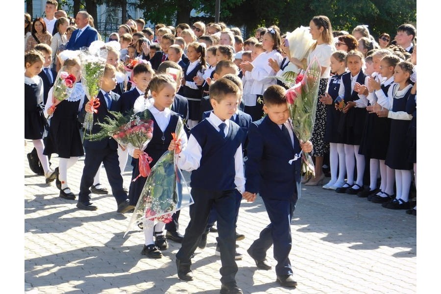 1 сентября в Аликовской средней школе им. И.Я.Яковлева прошла торжественная линейка «Первый звонок!»