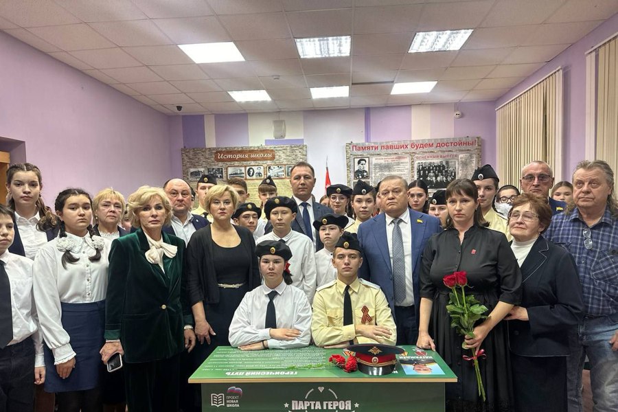 Героями не рождаются, ими становятся. В школе №1 г. Шумерля открыта Парта Героя Дмитрия Кучаева