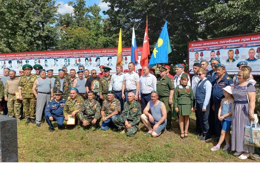 Глава города С.В. Яргунин и Глава администрации города Э.М. Васильев приняли участие в открытии аллеи памяти погибших землякам в локальных конфликтах последних лет