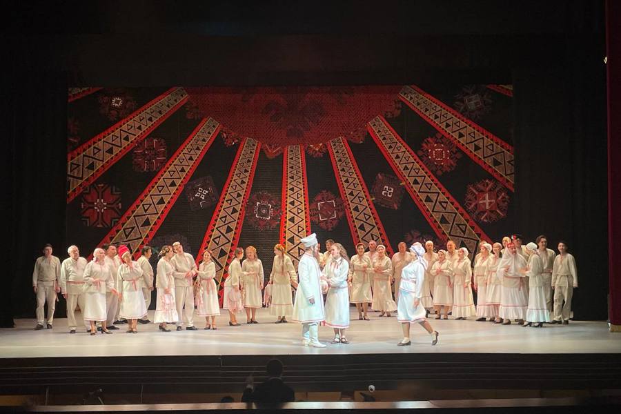 В Чувашском государственном театре оперы и балета состоялся концерт «Своих не бросаем»