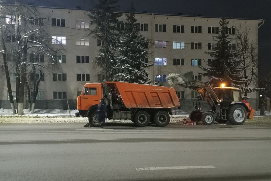 В г. Чебоксары продолжается работа по зимнему содержанию дорог