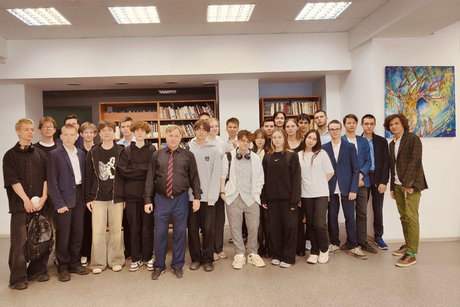 Писатель Дмитрий Суслин провел творческие встречи в Национальной библиотеке Чувашии