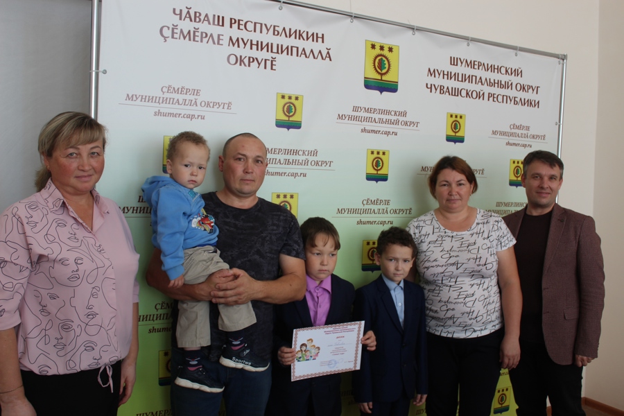 Семье Павловых вручен диплом победителя муниципального этапа республиканского конкурса «Семья года»