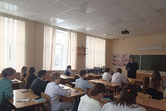 В Чебоксарах транспортные полицейские провели встречи по вопросу поступления в вузы МВД России.