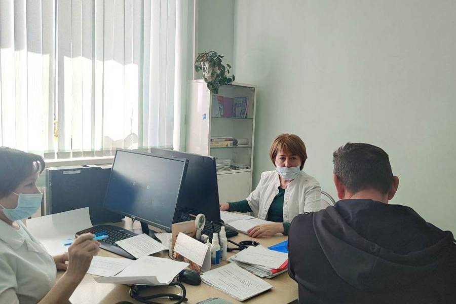 Кардиолог в составе мобильной бригады проконсультировала пациентов в Шемуршинском округе
