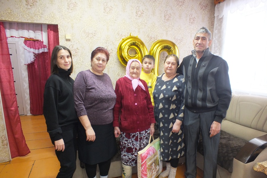 Свой 90-летний юбилей 17 декабря отметила жительница села Большие Яльчики Катина Нина Константиновна.