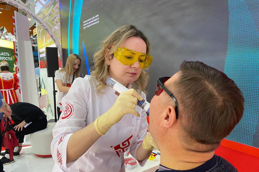 Предупрежден - значит вооружен: стоматологи Чувашии онкоскринингом выявили опасные патологии у троих посетителей выставки «Россия»