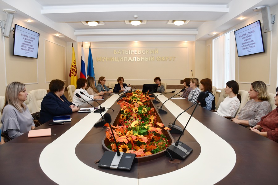 30 ноября 2023 года состоялись публичные слушания по проекту бюджета и по внесении изменений в Устав Батыревского муниципального округа
