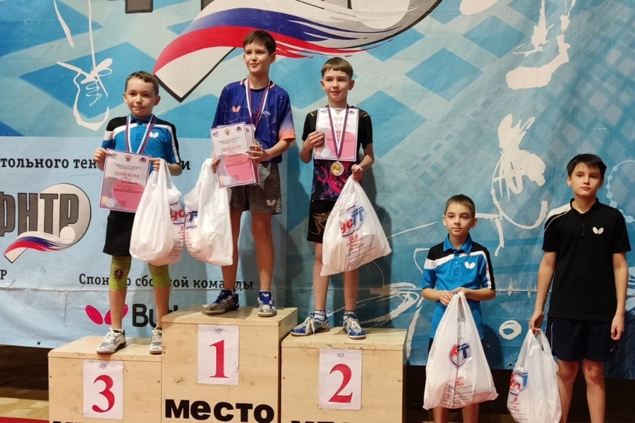 Михаил Кириллов стал первым в межрегиональном турнире по настольному теннису