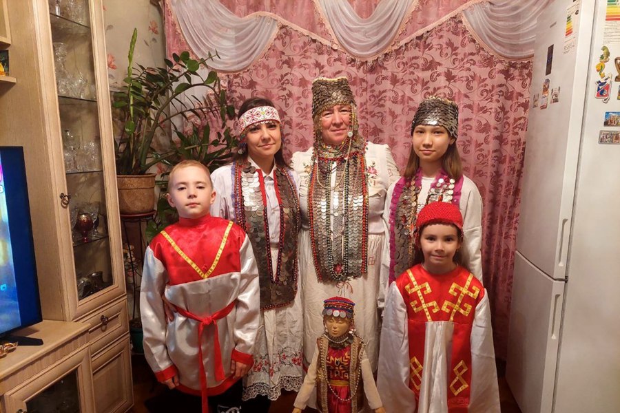День чувашской вышивки: жители города Чебоксары присоединились к республиканскому марафону