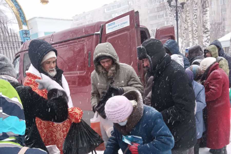 Спасти бездомных в холода: специалисты центра ежедневно выезжают в рейды