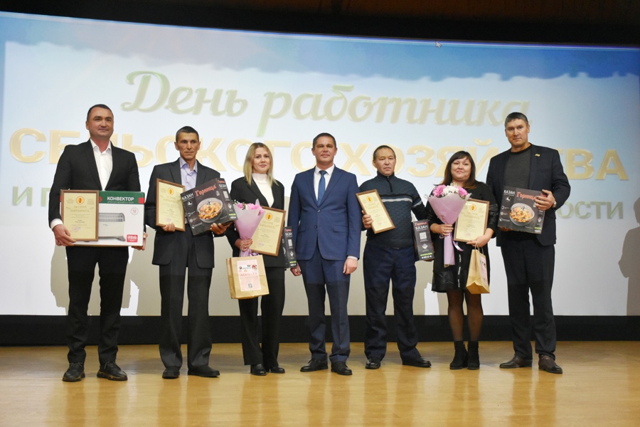 Аграрии Козловского муниципального округа отпраздновали День работников сельского хозяйства и перерабатывающей промышленности