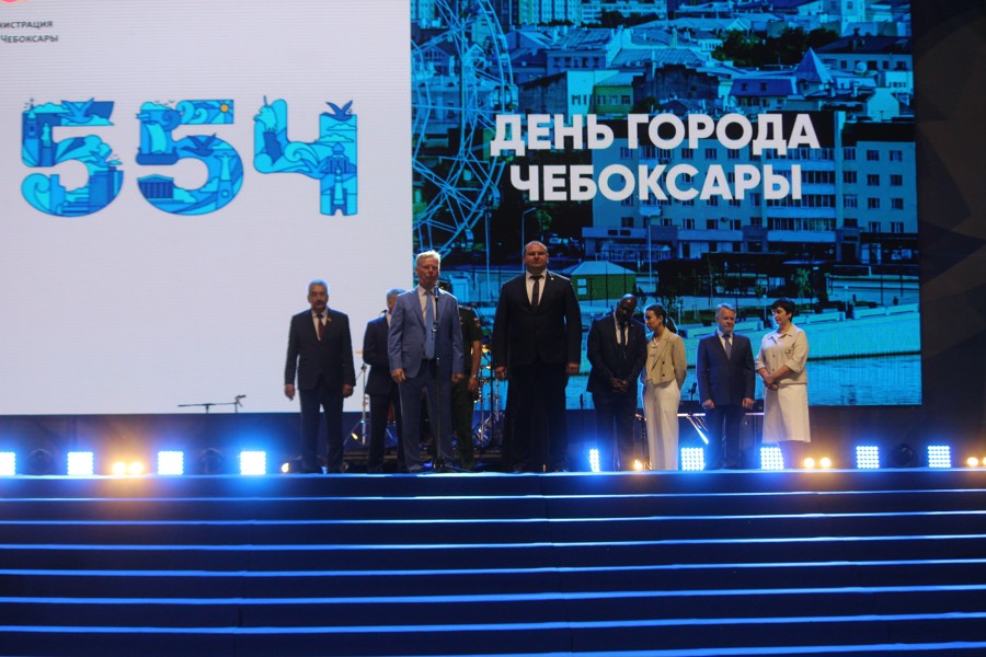 Евгений Кадышев поздравил горожан и гостей столицы с Днем рождения Чебоксар