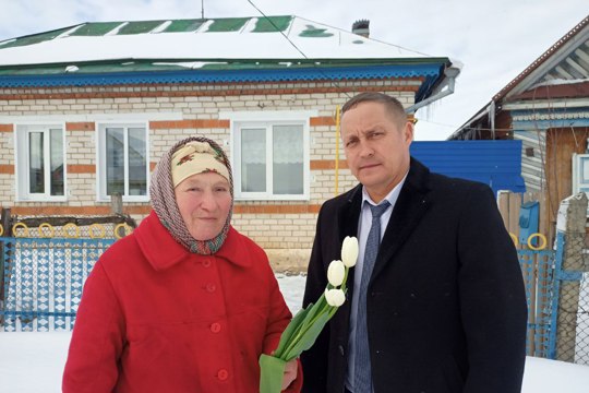 Накануне и в день международного женского дня активисты деревни Новое Тойдеряково поздравили женщин с праздником весны — 8 марта.