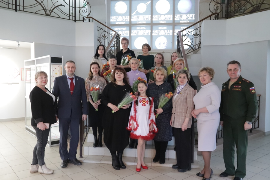 С Международным женским днем в Новочебоксарске поздравили жен и матерей участников специальной военной операции