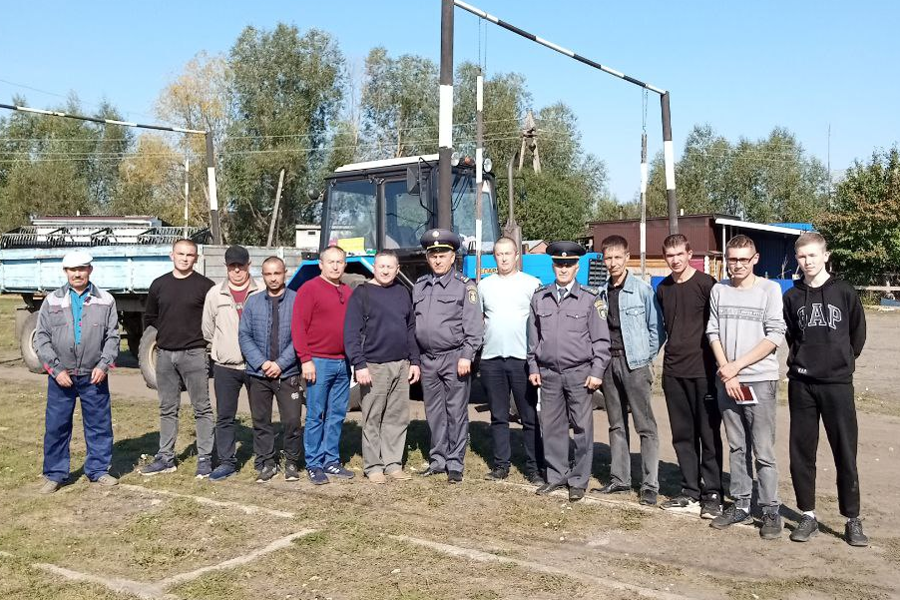 В Батыревском агротехникуме прошли экзамены на тракториста-машиниста