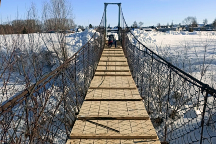 Пешеходный мост на селе отремонтировали в Чувашии по программе инициативного бюджетирования