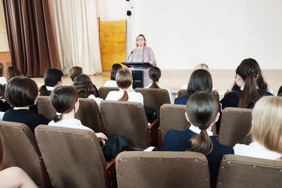 Специалисты Городской клинической больницы №1 проводят лекции о репродуктивном здоровье для учениц чебоксарских школ
