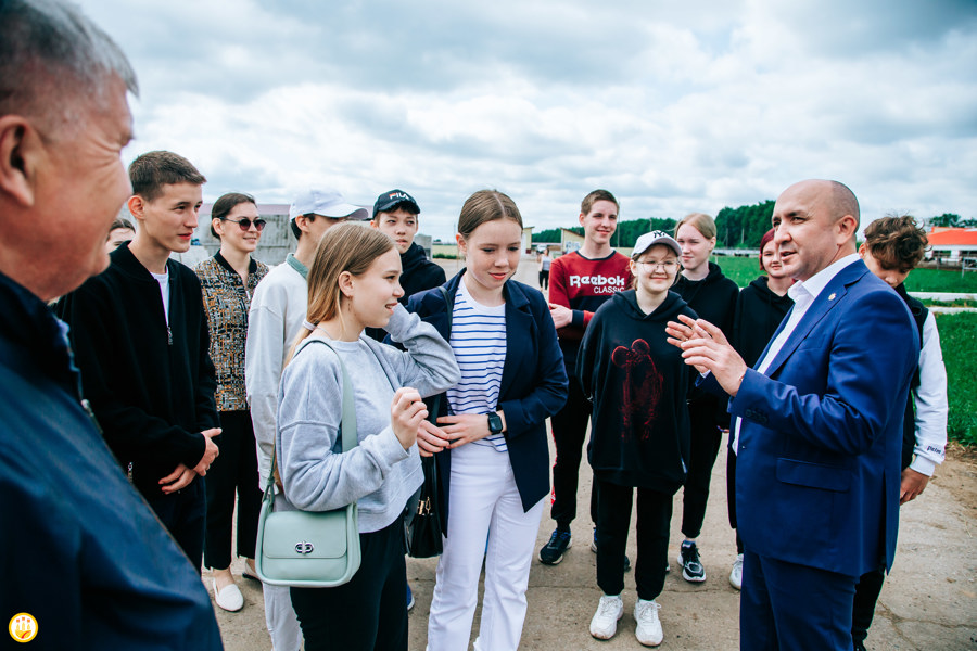 Сергей Артамонов присоединился к акции «Прогулка с министром» в День защиты детей