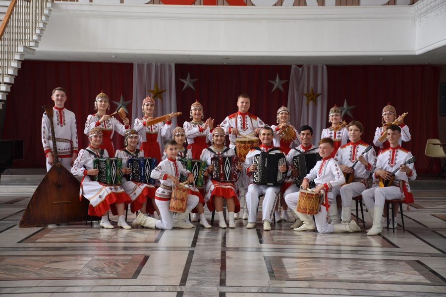 Поздравляем коллектив ансамбля народных инструментов «Эревет» с присвоением звания