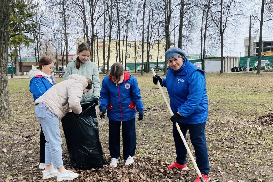 В субботниках в городе Чебоксары приняло участие более 4 тысяч человек