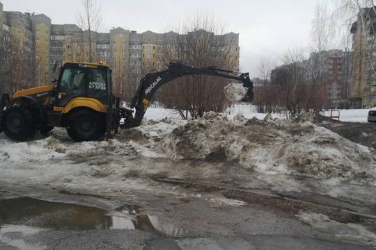 Работники жилищно-коммунального хозяйства г. Чебоксары приступили к ворошению снега