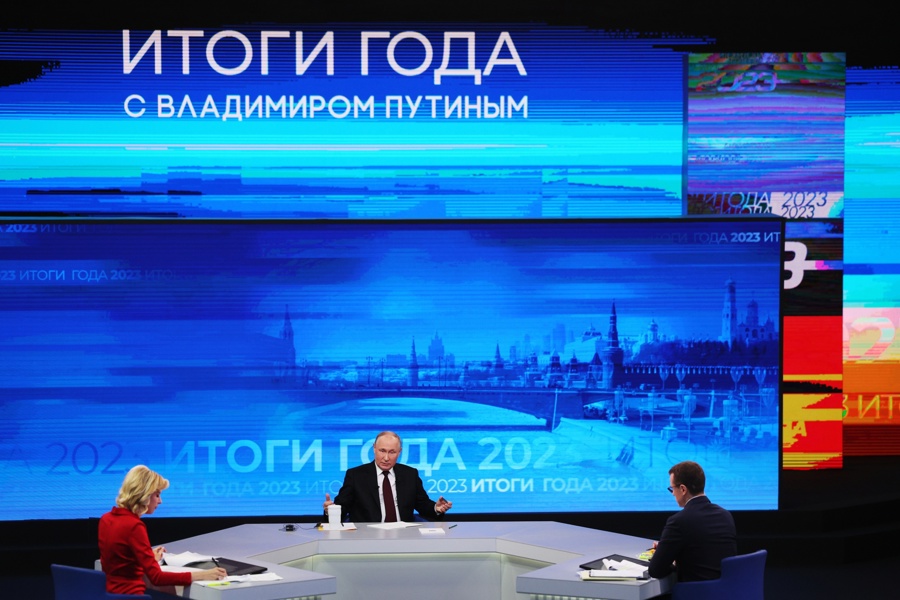 Президент России Владимир Путин ответил в прямом эфире на вопросы россиян, подвел итоги уходящего года