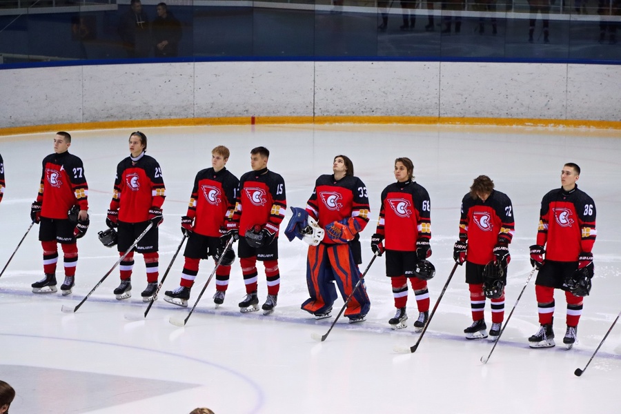 Молодежный хоккейный клуб «Сокол» провел две игры с «Кристаллом»