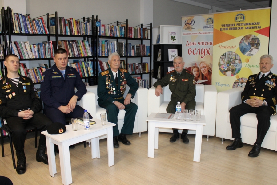 В детско-юношеской библиотеке состоялась встреча с ветеранами и героями СВО