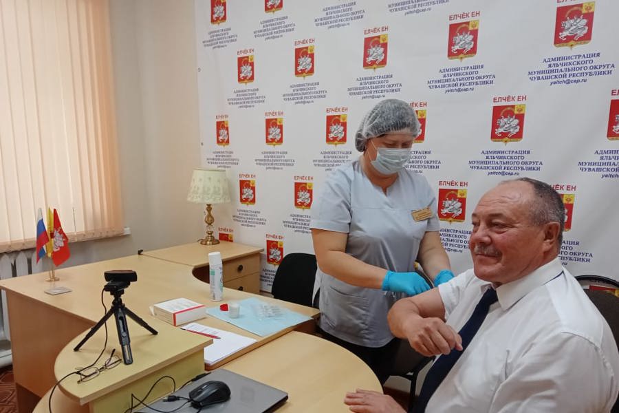 Яльчикская ЦРБ продолжает выездную вакцинацию населения против гриппа на рабочих местах