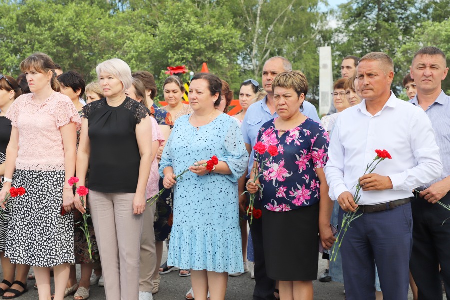 В Яльчикском муниципальном округе прошел торжественный митинг, посвященный Дню памяти и скорби