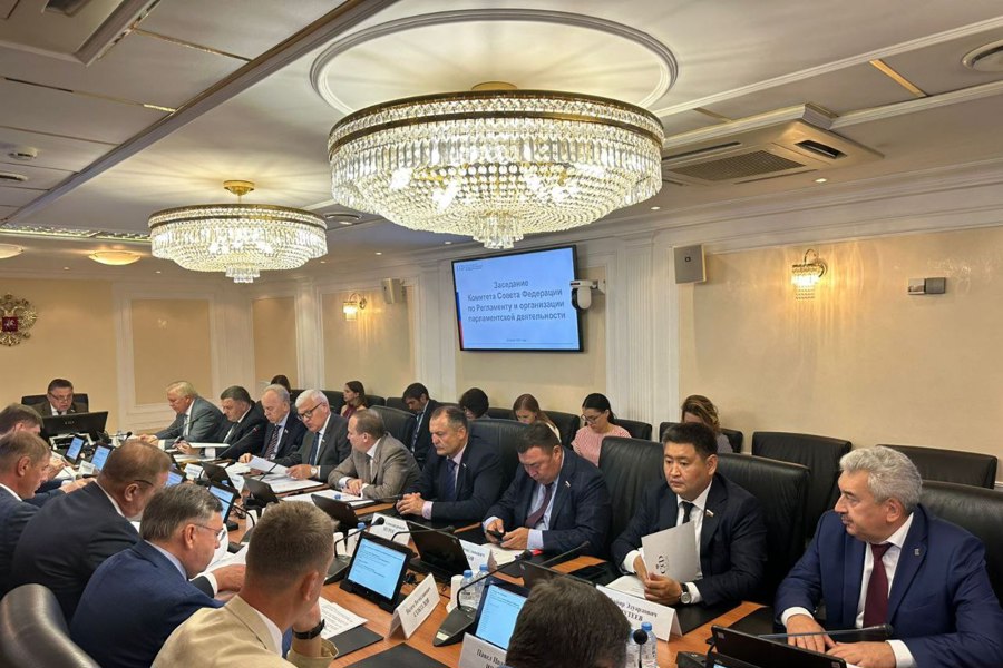 Леонид Черкесов в Москве принял участие в заседании Комитета Совета Федерации по Регламенту и организации парламентской деятельности