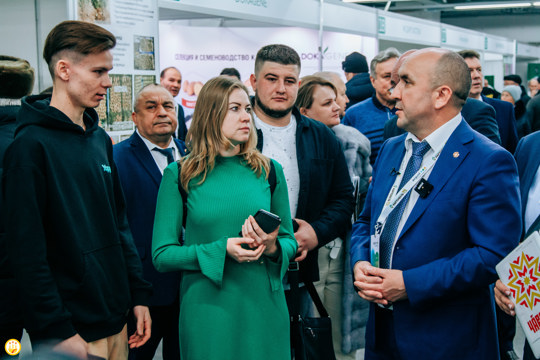 Блогеры, нейросеть и журналисты пообщались с участниками и посетителями на выставке «Картофель-2023»